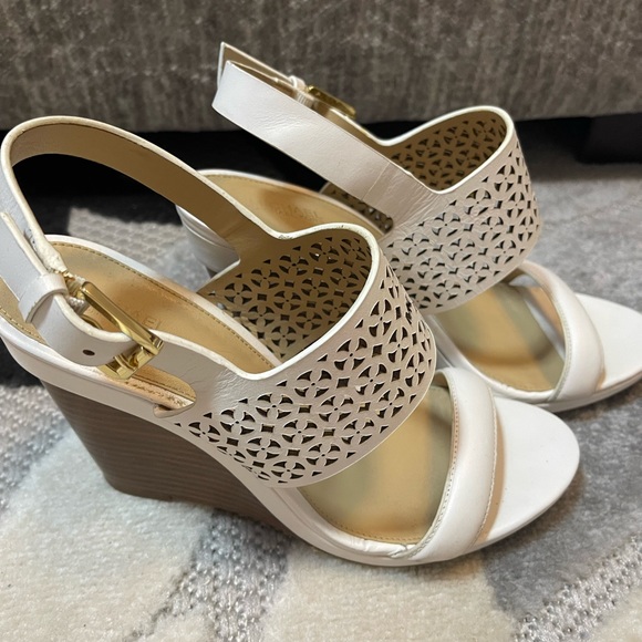 MK white heels - Picture 5 of 7